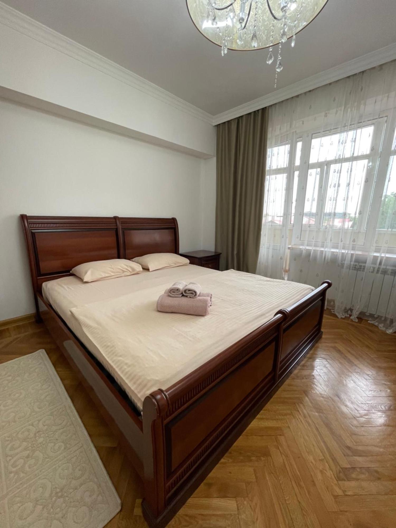 Двухкомнатная Квартира На Арбате Almaty Ngoại thất bức ảnh