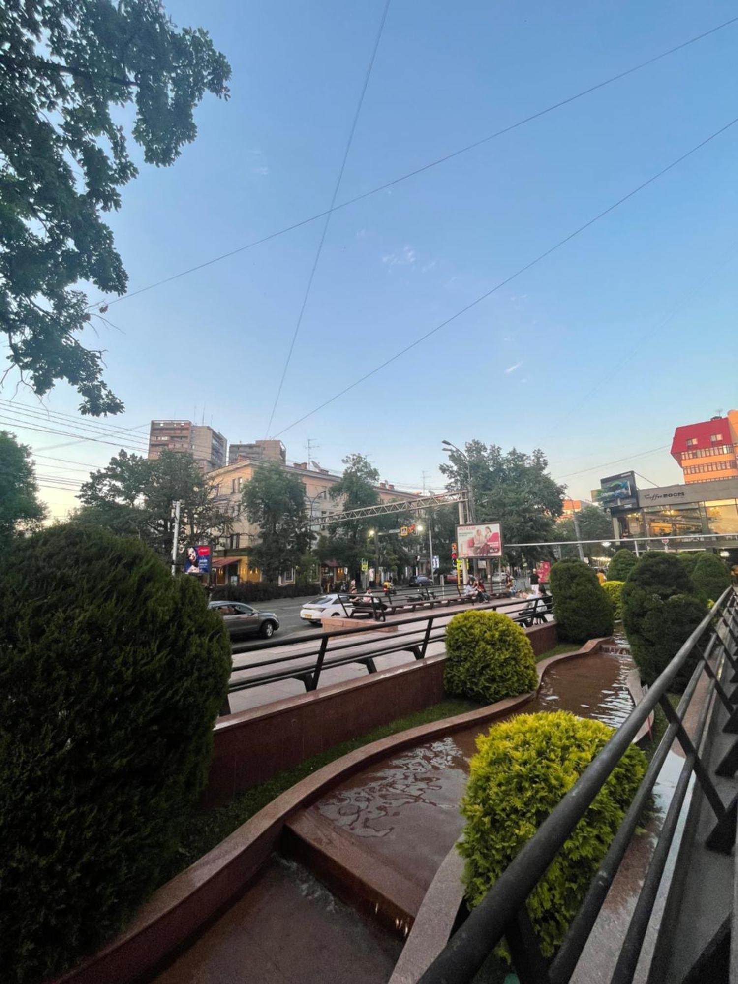 Двухкомнатная Квартира На Арбате Almaty Ngoại thất bức ảnh